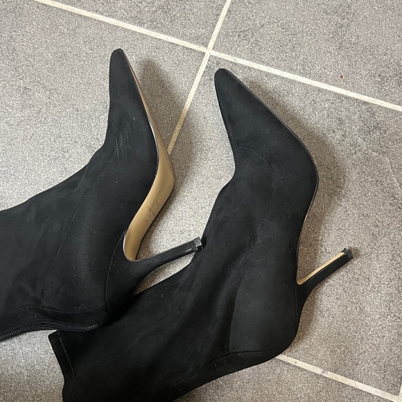 Size 10 women’s MARC FISHER LTD Kellen Black Suede Boots ankle - Picture 7 of 8